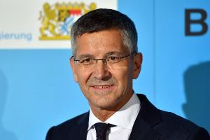 九游娱乐-记者：海纳将很快宣布是否竞选拜仁主席第三任期，预计他将留任