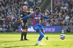 九游APP-绿帽哥：埃泽开车时接到阿森纳电话兴奋地大喊，热刺对他感到愤怒